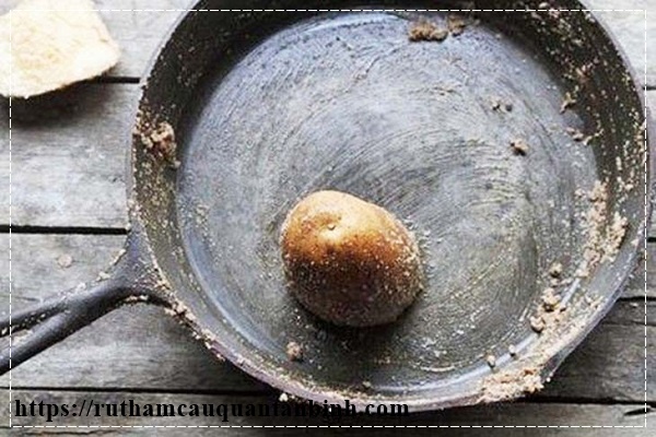 l&agrave;m sạch xoong nồi bị ch&aacute;y đơn giản