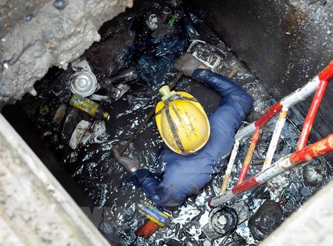 Nạo v&eacute;t hố ga quận T&acirc;n B&igrave;nh kh&ocirc;ng thu th&ecirc;m phụ ph&iacute; ban đ&ecirc;m