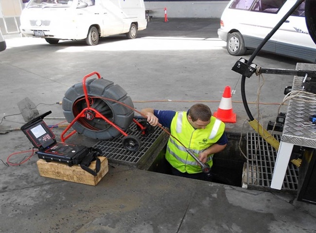 Dịch vụ th&ocirc;ng cống nghẹt quận 4 Nhật Quang trang bị mới nhất