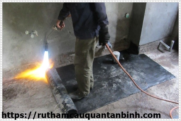 Những cách nào chống thấm sàn nhà vệ sinh hiệu quả với màng khò