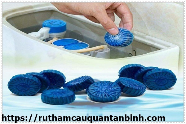 Một vi&ecirc;n tẩy bồn cầu d&ugrave;ng được bao l&acirc;u thời gian